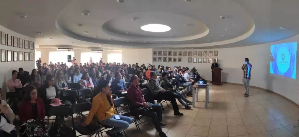 Profesionales y empresarios se reúnen para impulsar el cambio